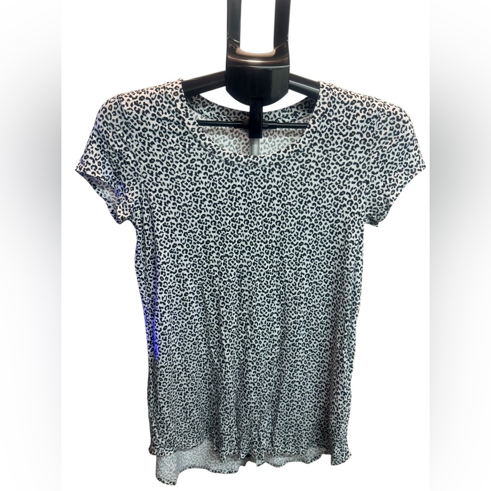 DownEast Black and White Patterned Short Sleeve Top